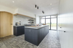 Nieuwbouw villa met landelijk karakter