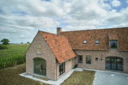 Nieuwbouw villa met landelijk karakter