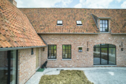 Nieuwbouw villa met landelijk karakter