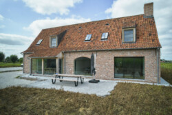 Nieuwbouw villa met landelijk karakter